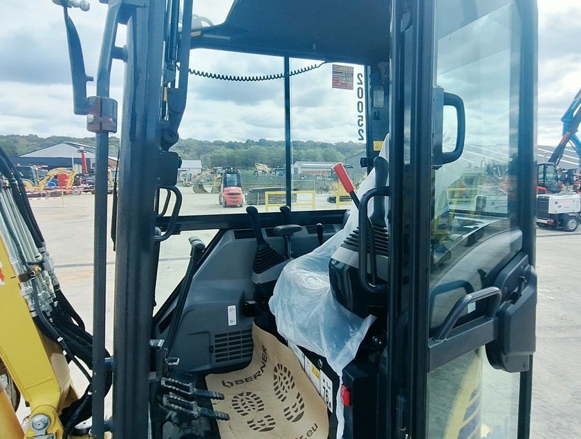 KOMATSU PC24MR-5 - 20052