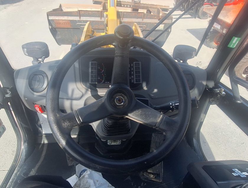 KOMATSU WA100M-8E0 - 23509