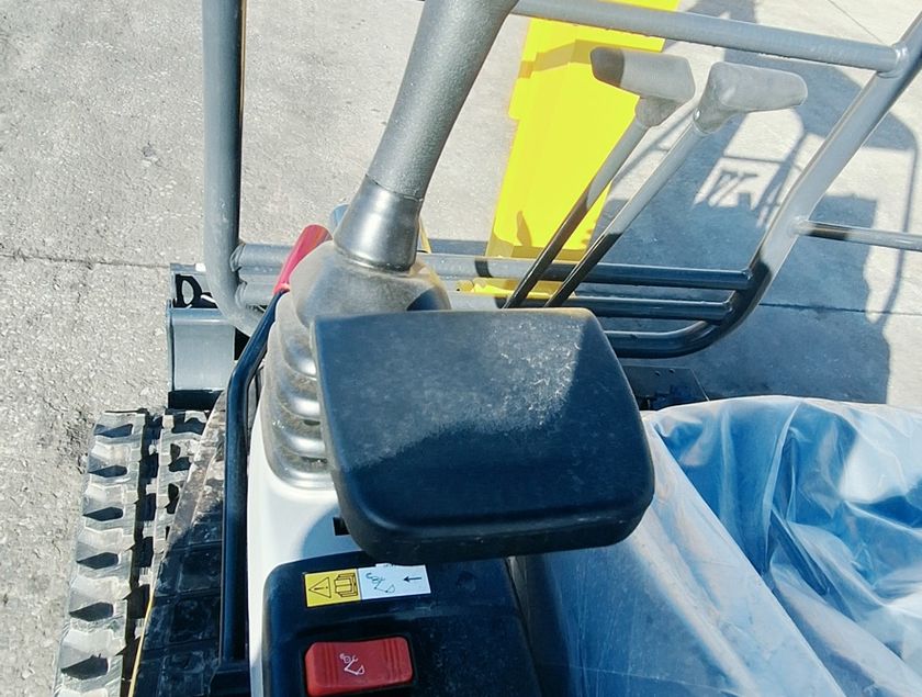 KOMATSU PC16R-3HS - 37233