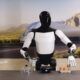 Optimus, Robot Humanoid Buatan Tesla Mulai Dipasarkan Tahun Depan