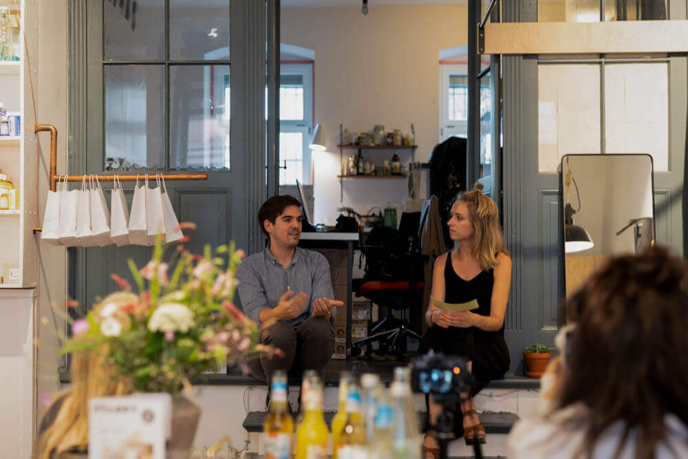 Paul und Christina im Gespräch beim Event von LOVECO