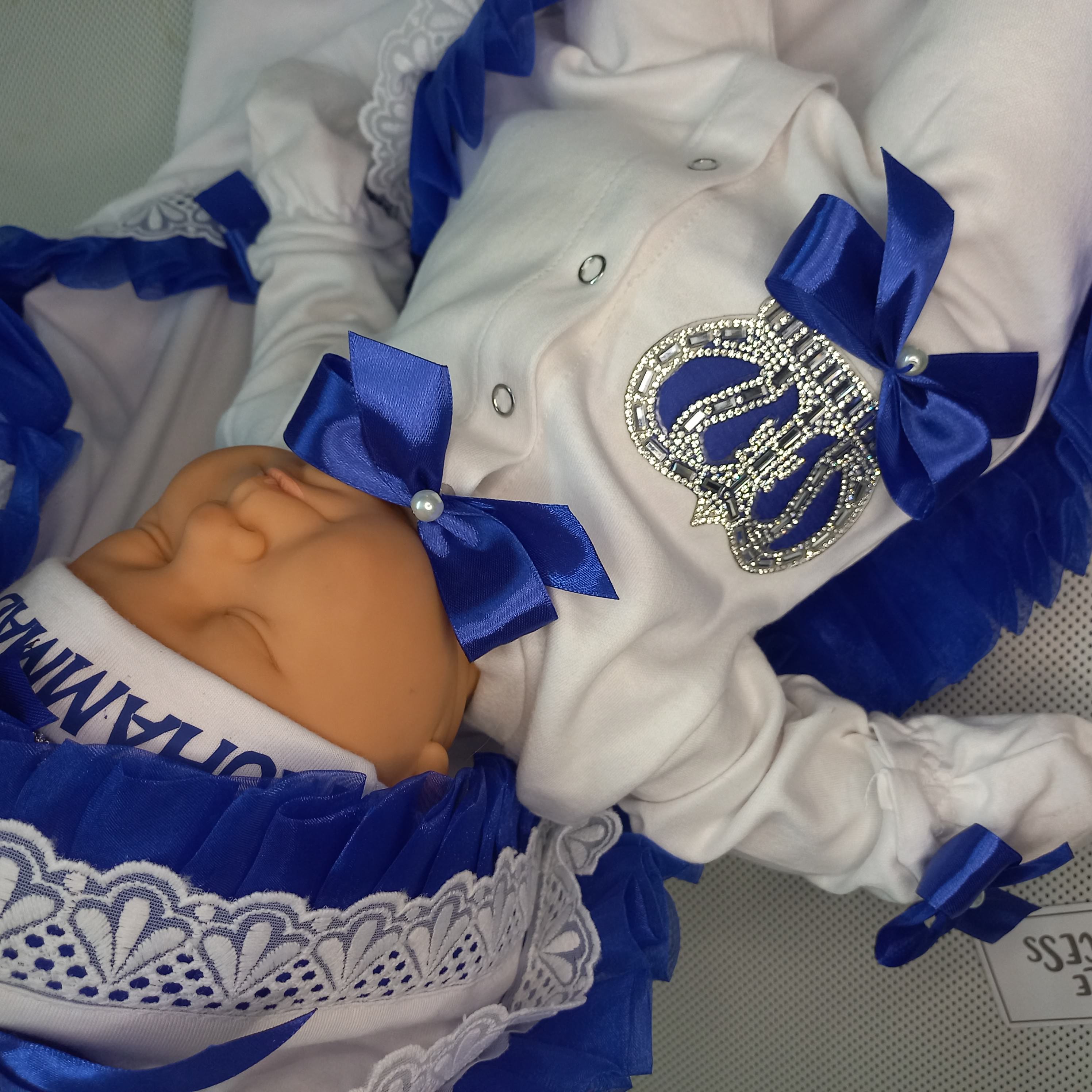 Baby shirts, rompers and gift sets in soft pre-washed cotton