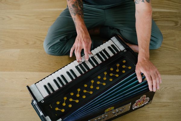 HARMONIUM WORKSHOP FÜR EINSTEIGER MIT TOBIAS – Image 1