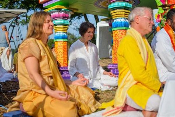 Entfalte deine Kräfte durch Raja Yoga Meditation - Live Online – Image 1