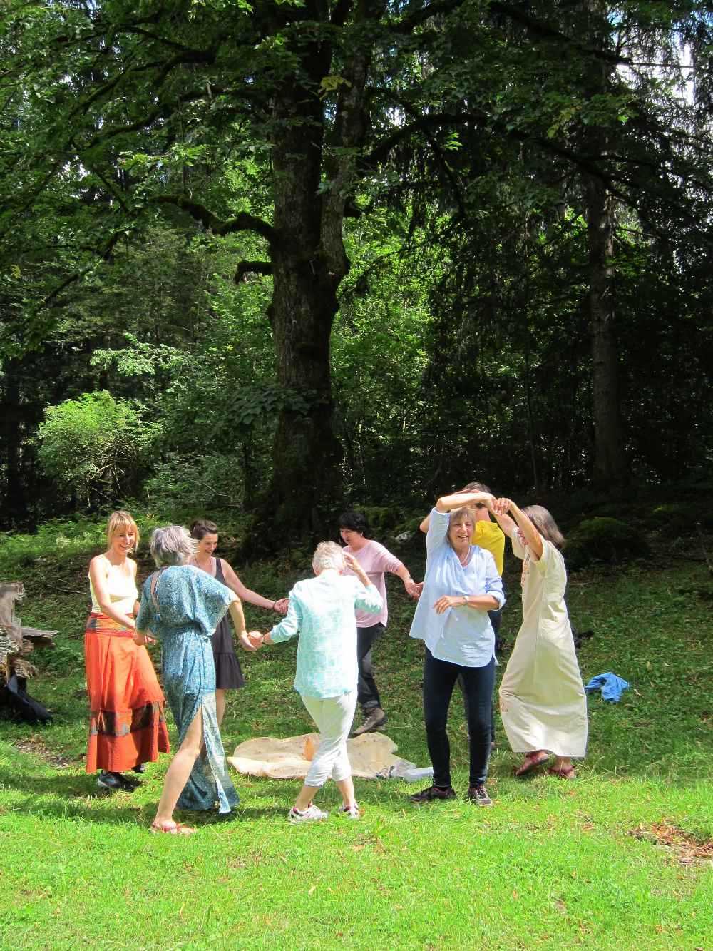 Event image for Sommer-Retreat mit Venu & Team: Body-Satsang, Osho-Meditationen, YinYoga, Stille, Tanz u.v.m.