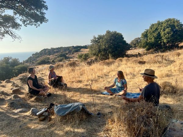 Lebendige Astrologie & Yoga Retreat auf Lesbos – Image 1
