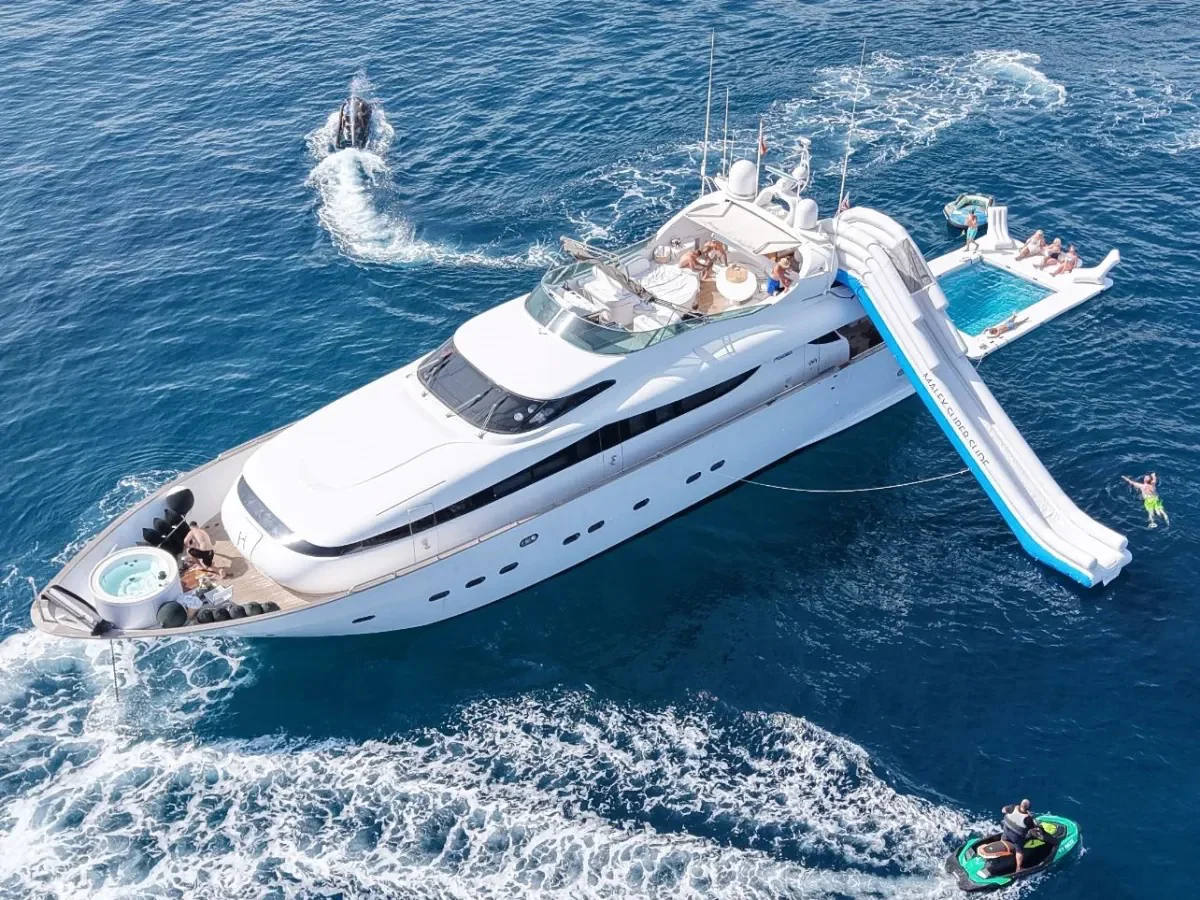 Maiora 26m charter yacht photo