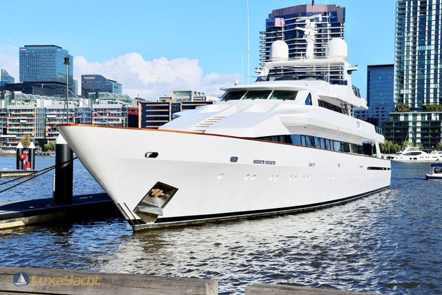 Mangusta 80 charter yacht photo