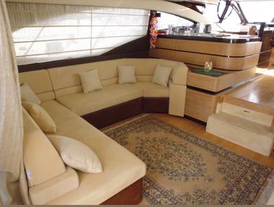 Azimut 58 — White charter yacht
