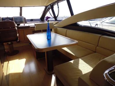 Azimut 58 — White charter yacht