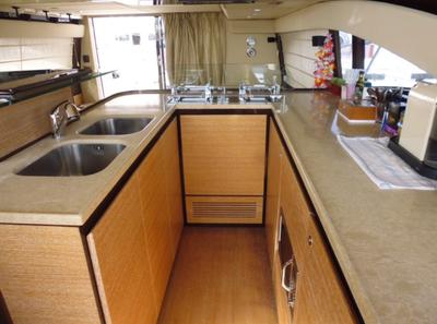 Azimut 58 — White charter yacht