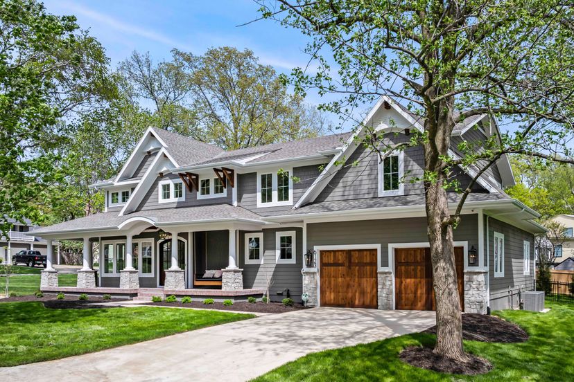 Roeser Homes — 6123 Howe Dr