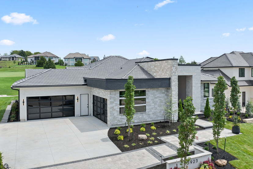 Willis Custom Homes, Inc. — 15923 Glenfinnan Way