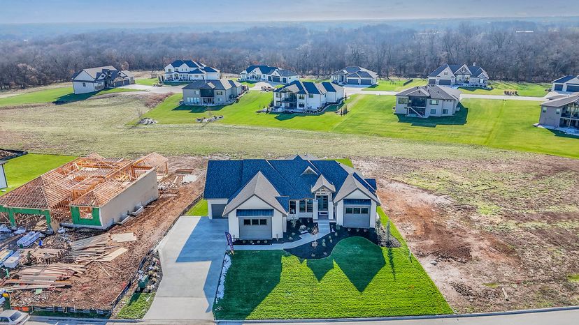 JW-Thomas  — 561 S Shore Dr
