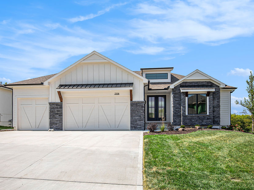 Stewart Builders LLC — 3208 SW Saddelbred Ter