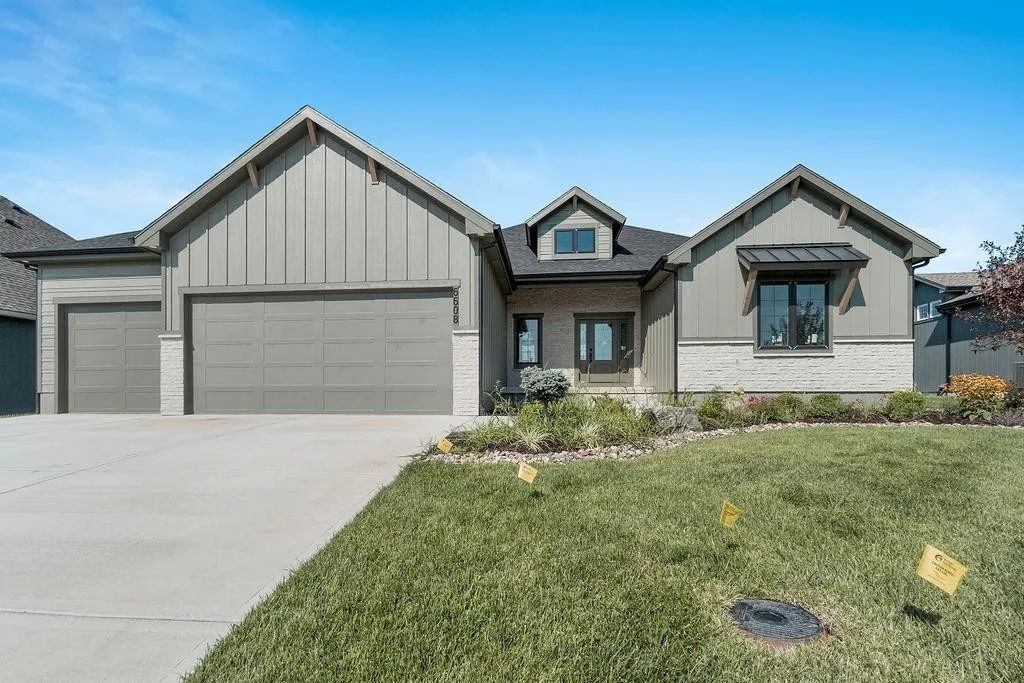 Dreams & Design Building — 6608 Belmont Dr