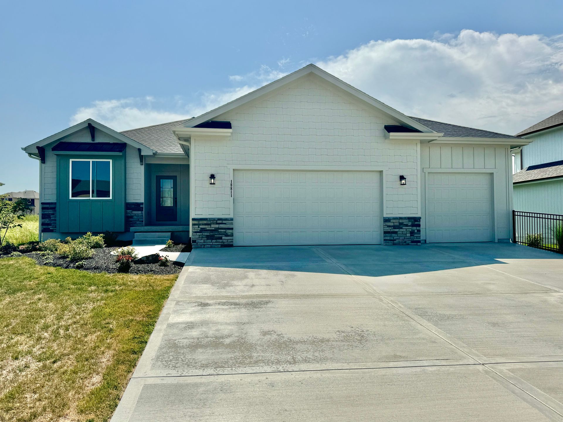 Drippé Homes Inc — 18811 Theden St