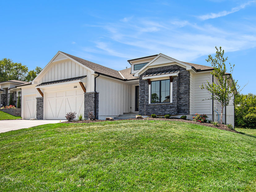 Stewart Builders LLC — 3208 SW Saddelbred Ter