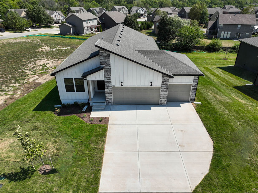 Summit Homes — 403 Woodview Dr