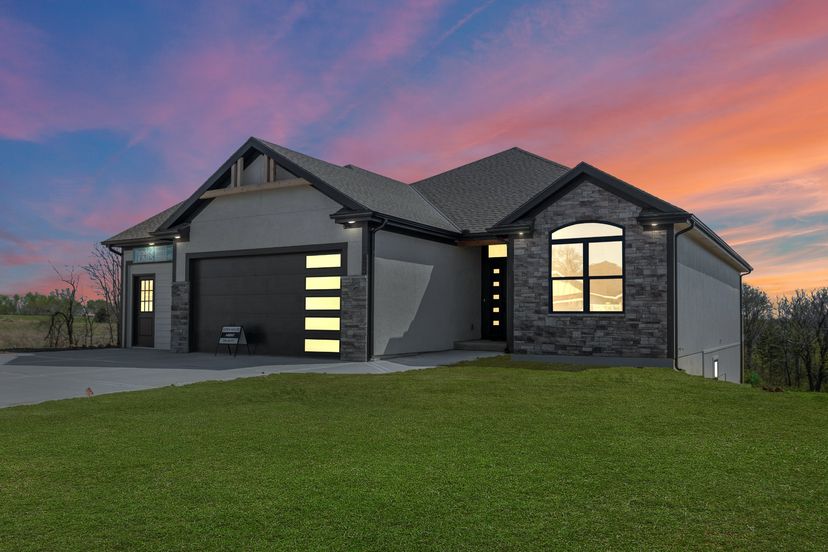 Lakeshore Homes LLC — 605 Blackhawke Dr