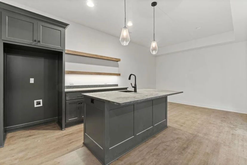 Dreams & Design Building — 6608 Belmont Dr