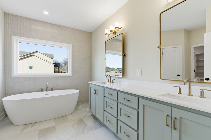 816 Building Company  — 8364 NE 77th St