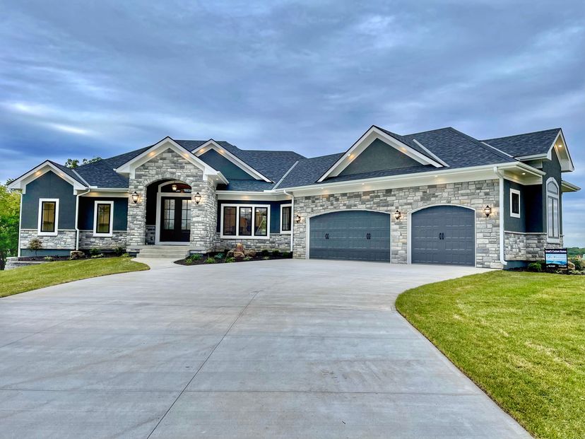 Grant's Custom Homes — 2 Buffalo Ridge Dr