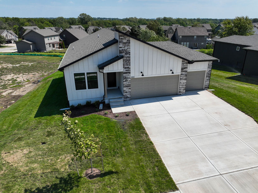 Summit Homes — 403 Woodview Dr