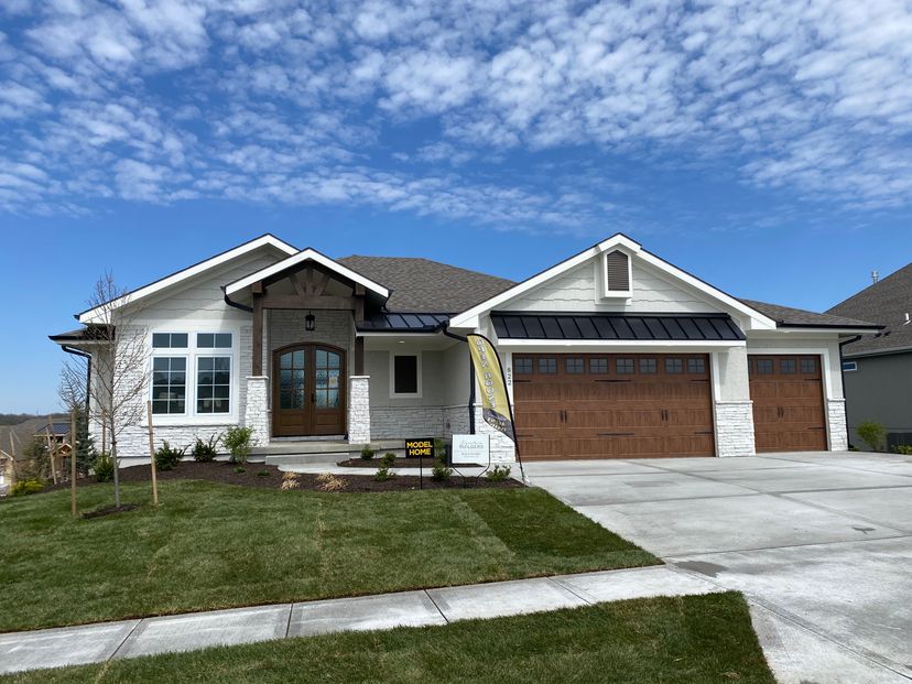 Signature Builders KC, LLC — 822 Bridgeshire Drive