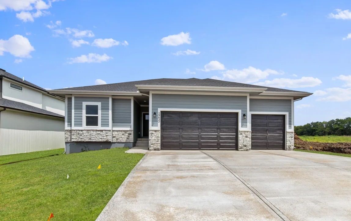 Lamendola Custom Homes LLC — 19632 W 196th St