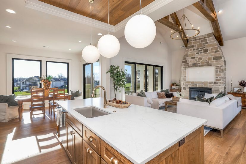 JW-Thomas  — 561 S Shore Dr