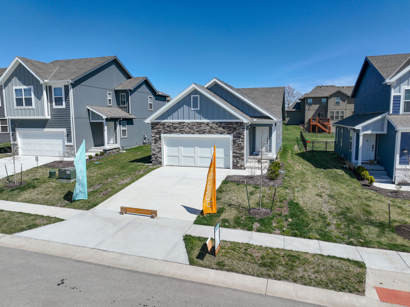 clover & hive — 12617 S Burrows St