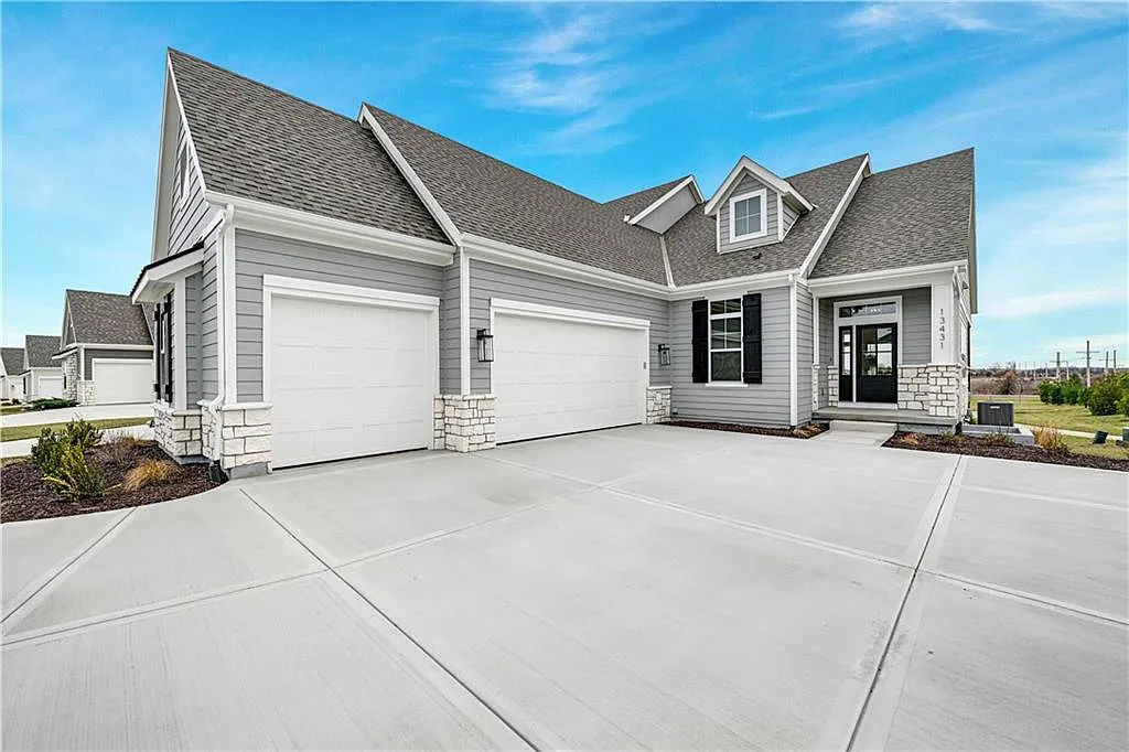 Chapel Hill Villas — 13431 W 174th Ter