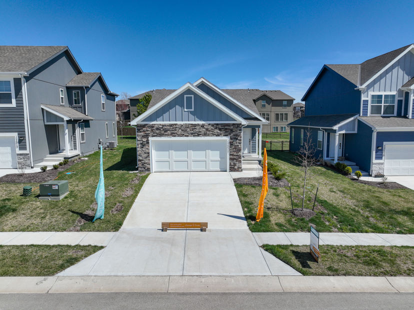 clover & hive — 12617 S Burrows St