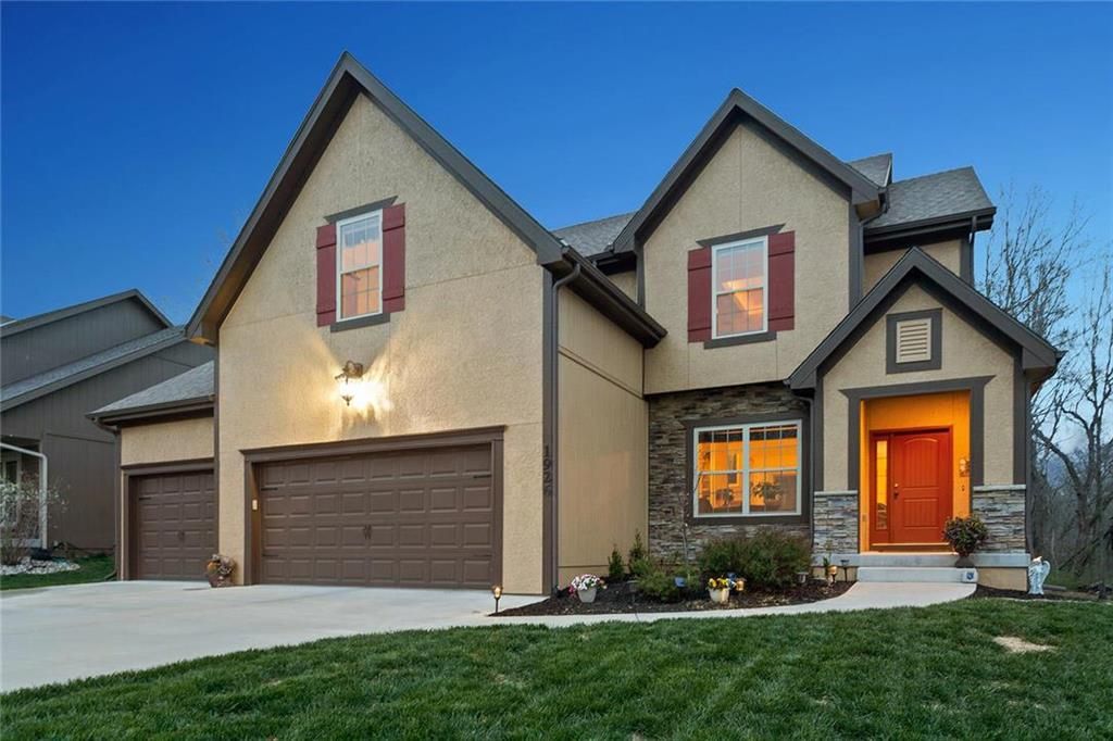 Olympus Custom Homes — 913 Foxglove Lane