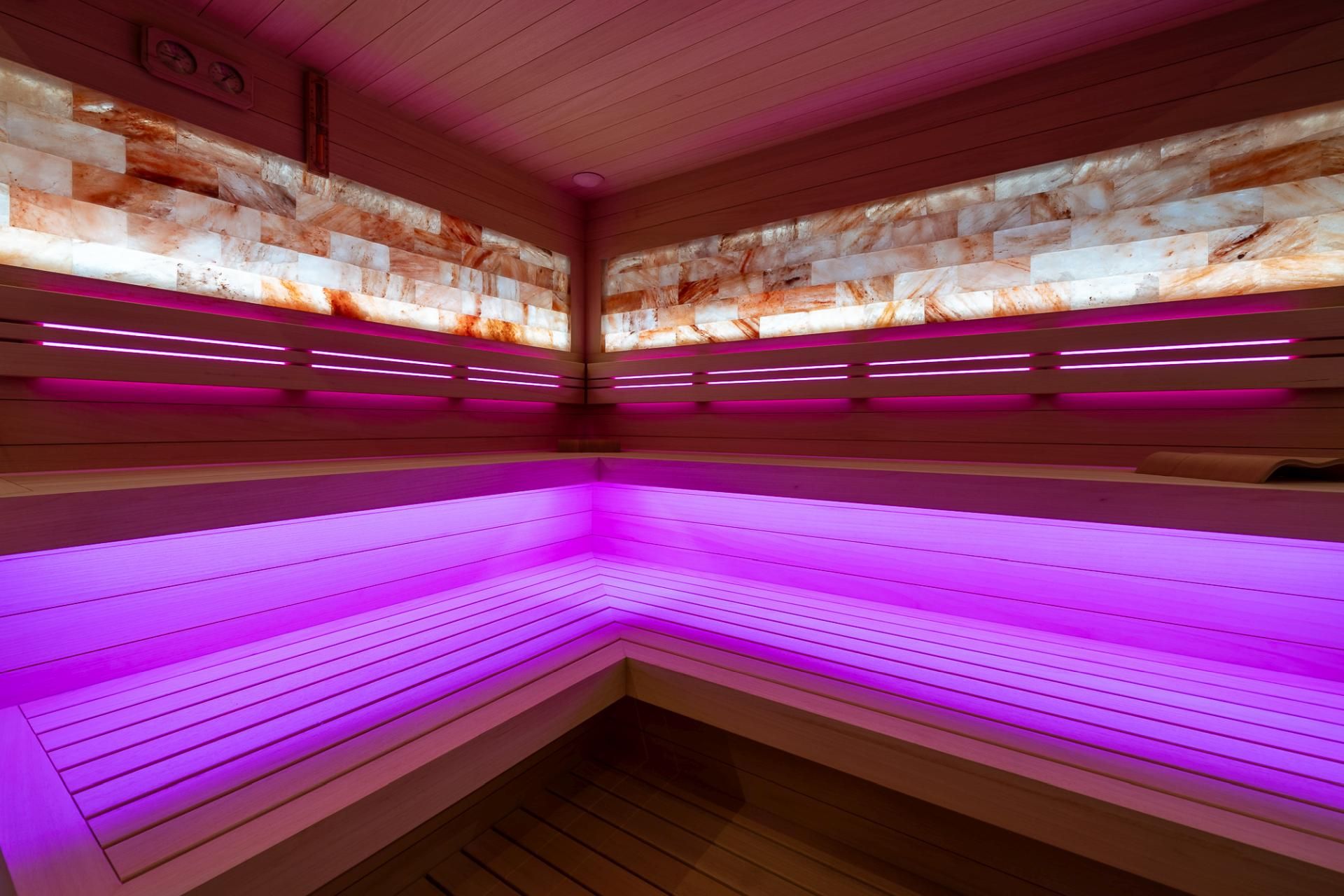 Wnętrze Sauny fińskiej i solnej w Piastun SPA