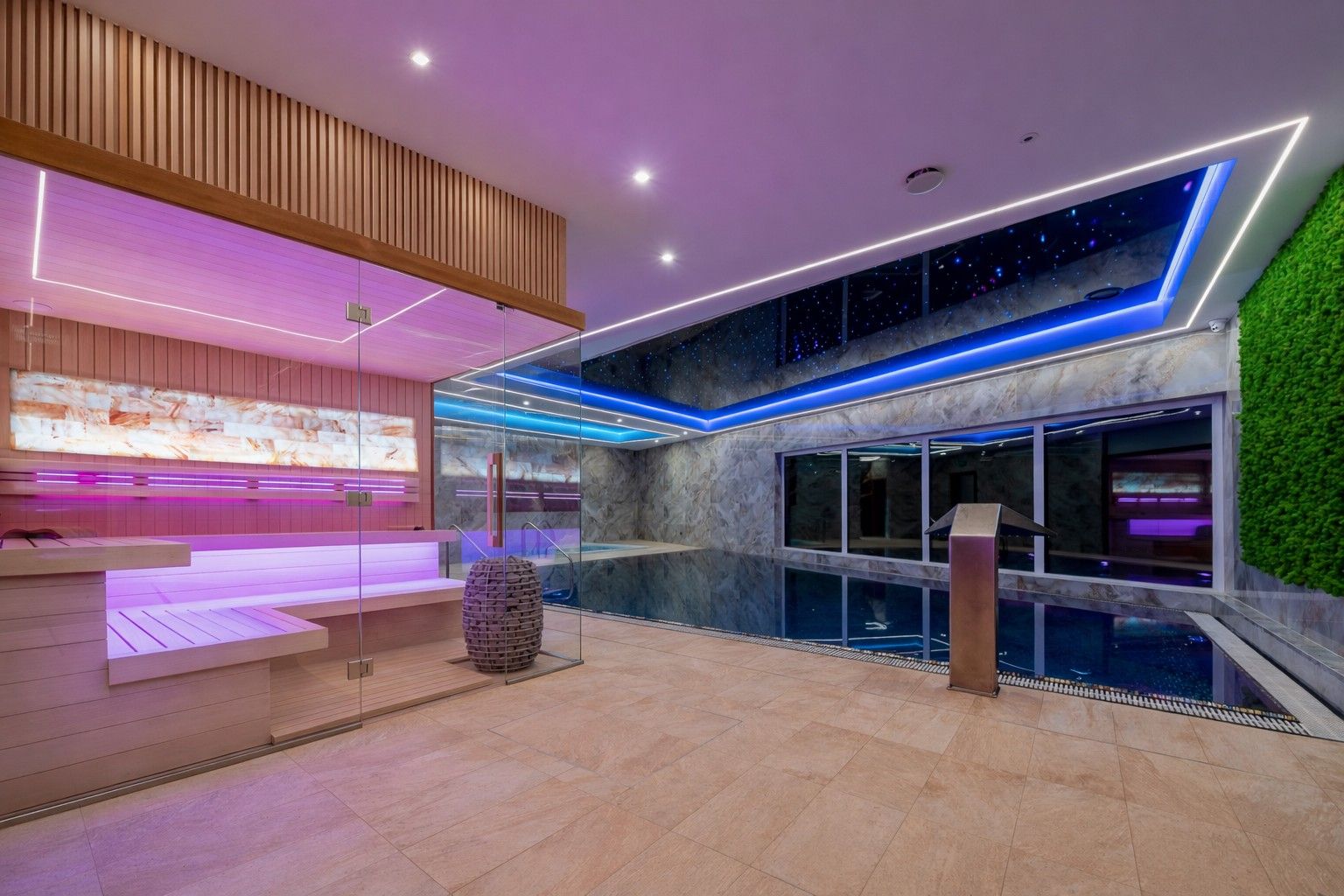 Relaks w luksusowym basenie i jacuzzi  w hotelu  Piastun w Krynicy-Zdroju.