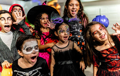 Ambiance colorée pour soirée à thème