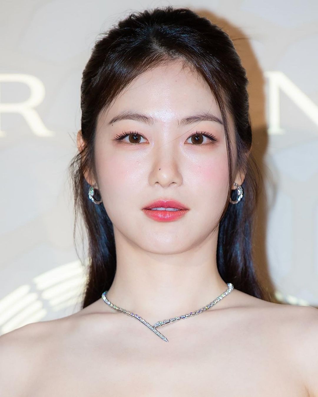 BLACKPINK's Lisa looks angel in white at BVLGARI's event in Seoul, Watch