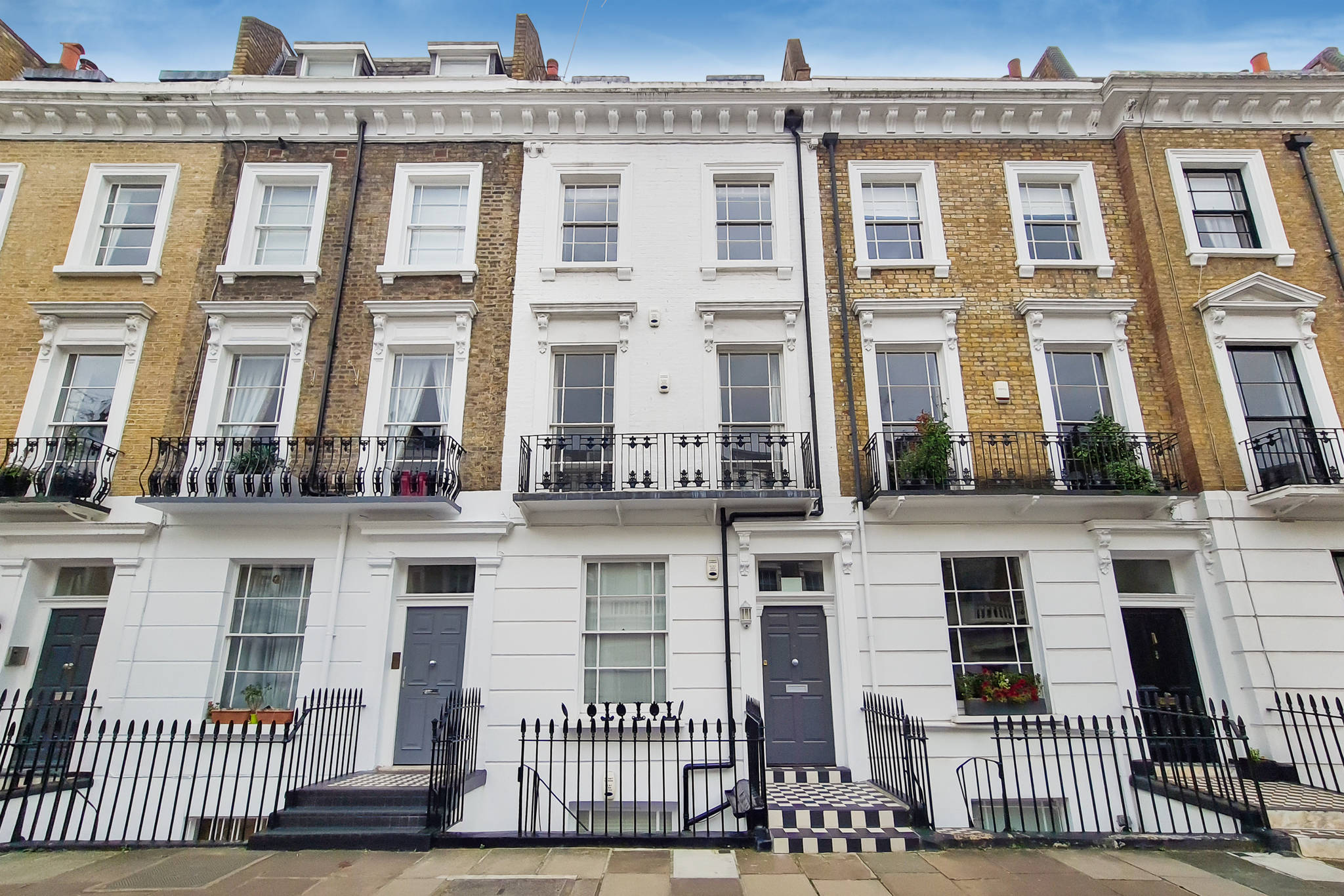 London SW1V - Spec