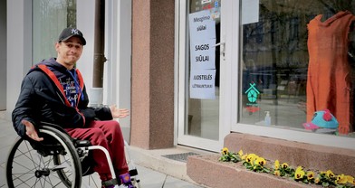 article Naujai statomi objektai vis dar neprieinami negalią turintiems žmonėms – nesutariama, kas už tai atsakingas cover image