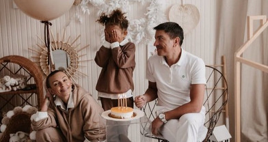 article Įsivaikinti gali tik susituokusios poros. Ar kitiems pagelbėtų orus įstatymas? cover image