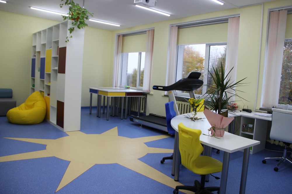 Darbui su individualių poreikių turinčiais vaikais skirta klasė aprūpinta reikiamomis priemonėmis. /