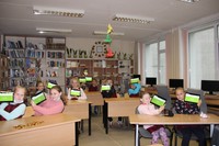 Mosėdžio gimnazijos mokiniai turi galimybę naudotis įvairiomis informacinių technologijų piemonėmis. Didelė dalis jų gauta dalyvaujant įvairiuose projektuose. /