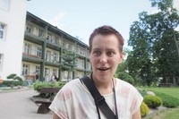 Birutė noriai papasakojo, kaip jai sekasi gyventi globos namuose. /