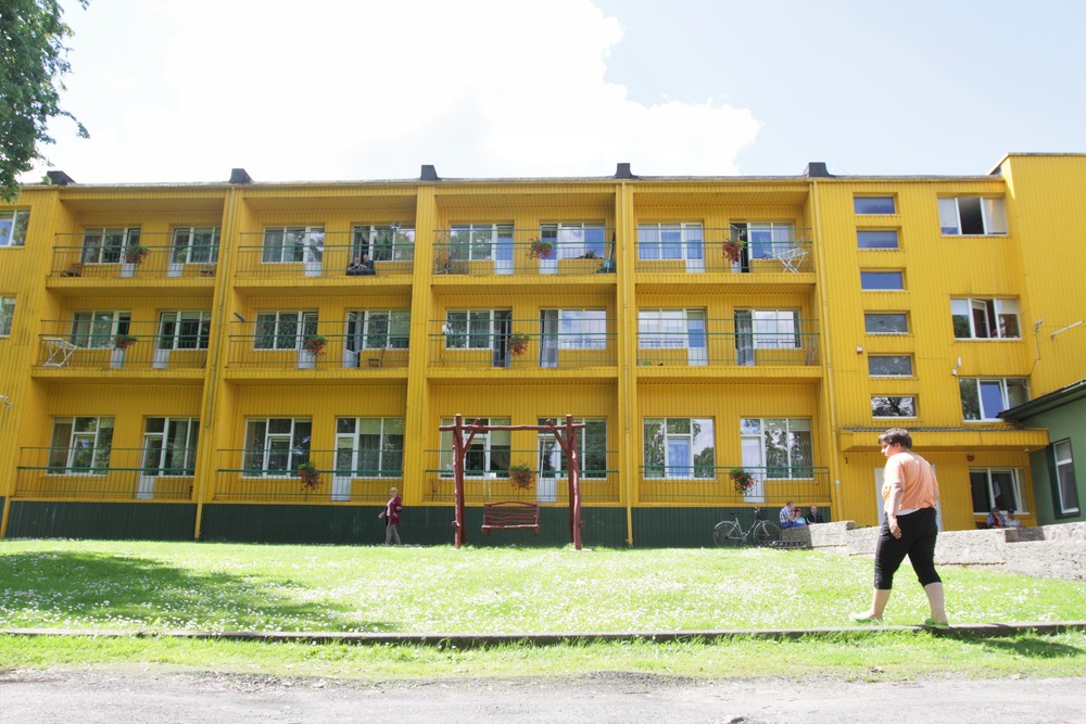 Vykdant didelių globos namų pertvarką iš Adakavo socialinių paslaugų namų turėtų būti perkelta apie 100 gyventojų. /