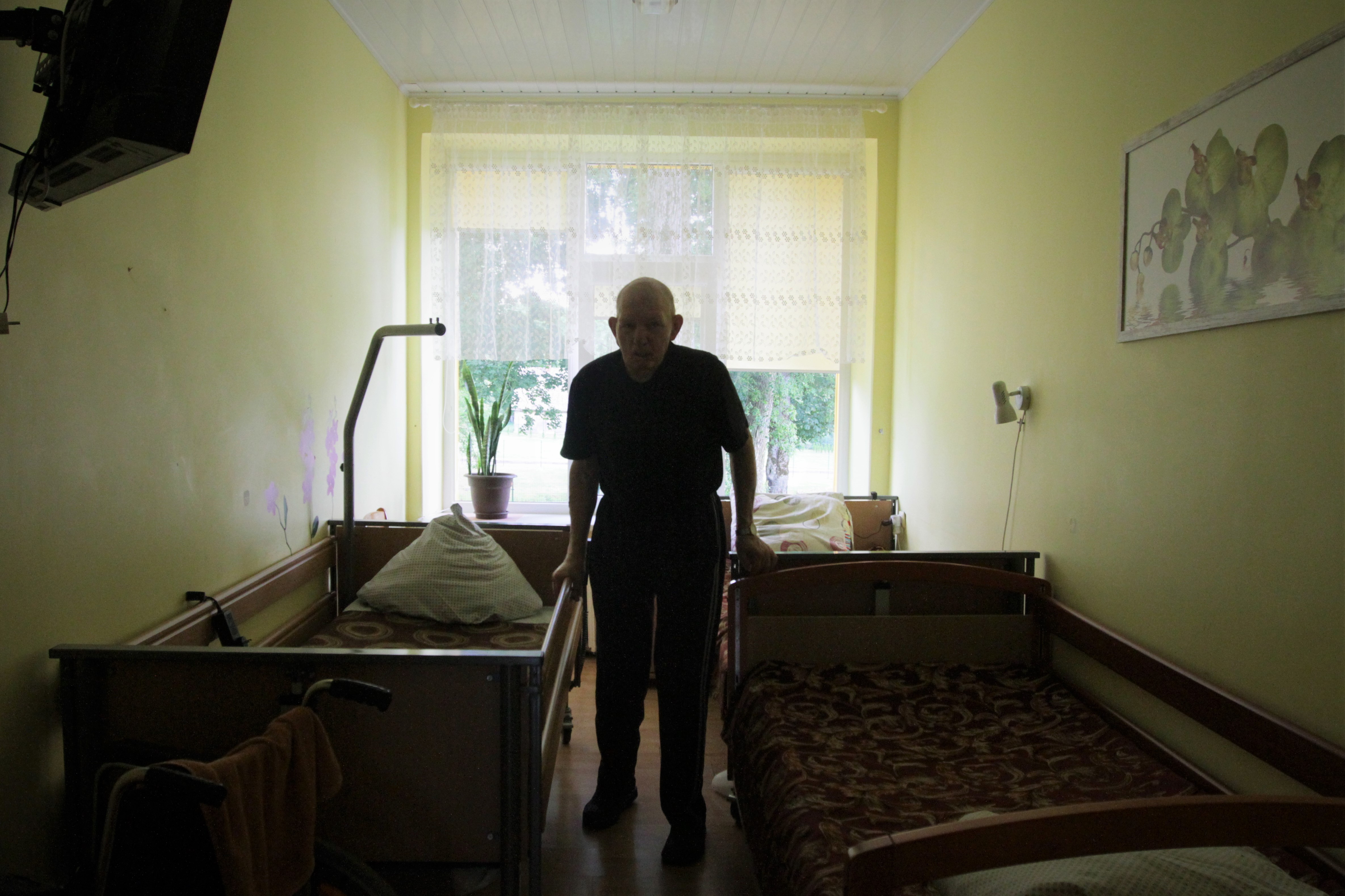 Adakavo socialinių paslaugų namuose yra skyrius, kurio gyventojai išėję neberastų kelio atgal, bet didžioji dalis gyventojų yra aktyvūs ir gana savarankiški. /