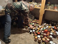 Konservuotų daržovių Juozo šeimai užteks iki kito derliaus. /