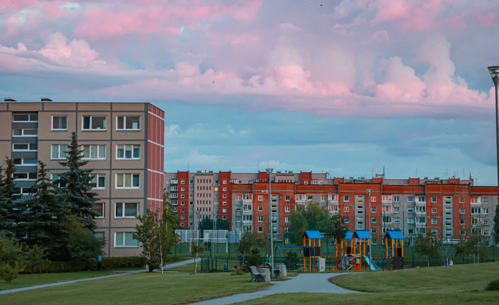 Didmiestyje jauniems žmonėms būstą įsigyti vis sunkiau. Išeitis – regionai