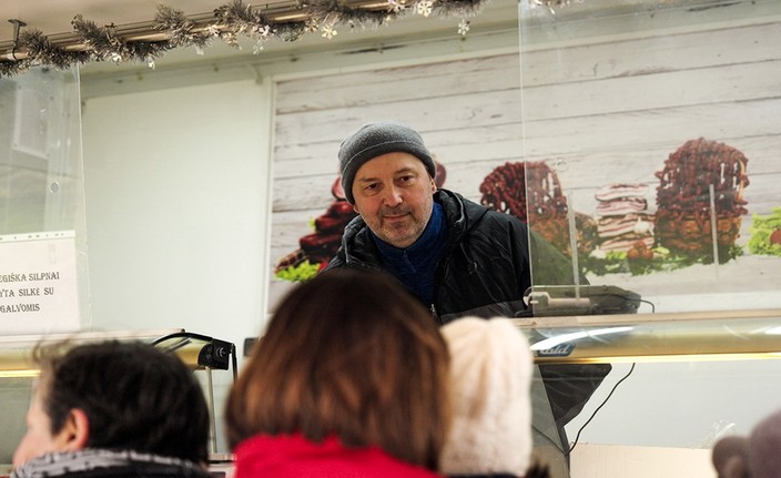 Į kaimus maistą vežiojantis Rolandas: „Seni žmonės ten užmiršti“